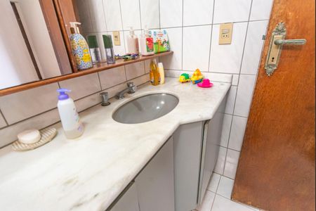 Casa à venda com 420m², 3 quartos e 8 vagasBanheiro Social