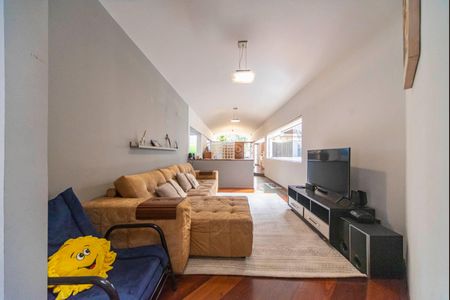 Casa à venda com 420m², 3 quartos e 8 vagasSala de TV