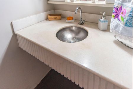 Casa à venda com 420m², 3 quartos e 8 vagasLavabo