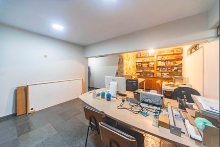 Casa à venda com 420m², 3 quartos e 8 vagasEscritório