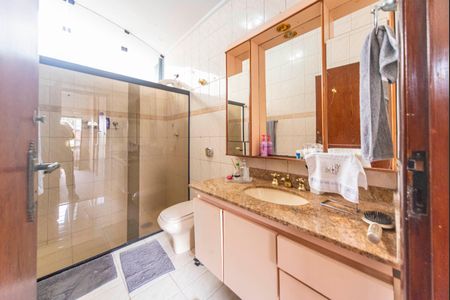 Casa à venda com 420m², 3 quartos e 8 vagasBanheiro do Qaurto 2