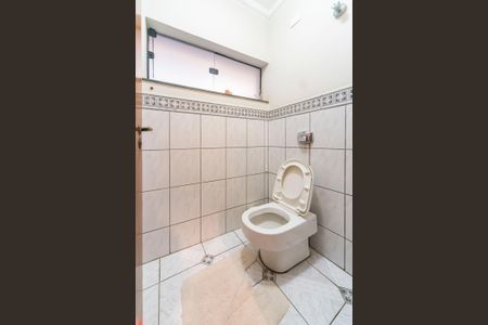 Casa à venda com 420m², 3 quartos e 8 vagasBanheiro de serviço