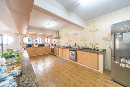 Casa à venda com 420m², 3 quartos e 8 vagasCozinha 