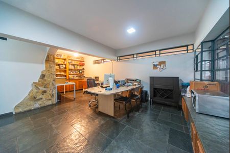 Casa à venda com 420m², 3 quartos e 8 vagasEscritório