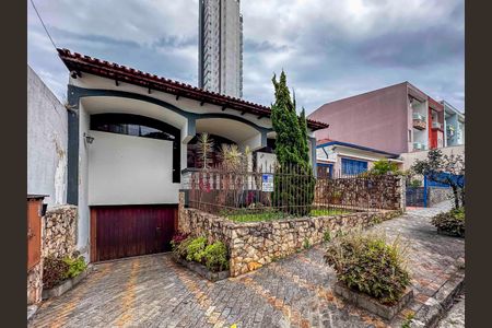 Casa à venda com 420m², 3 quartos e 8 vagasFachada