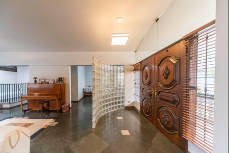 Casa à venda com 420m², 3 quartos e 8 vagasSala