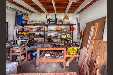 Casa à venda com 420m², 3 quartos e 8 vagasOficina