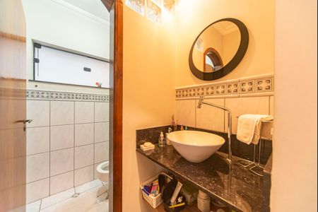 Casa à venda com 420m², 3 quartos e 8 vagasBanheiro de serviço