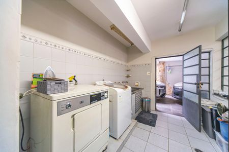 Casa à venda com 420m², 3 quartos e 8 vagasÁrea de Serviço