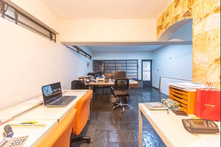 Casa à venda com 420m², 3 quartos e 8 vagasEscritório