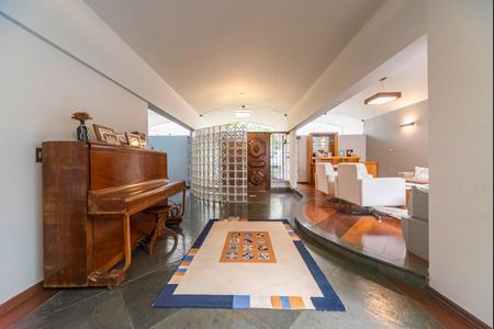 Casa à venda com 420m², 3 quartos e 8 vagasSala