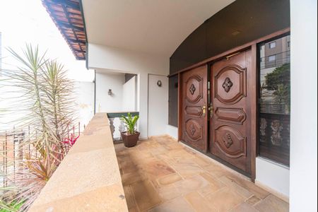Casa à venda com 420m², 3 quartos e 8 vagasHall de entrada