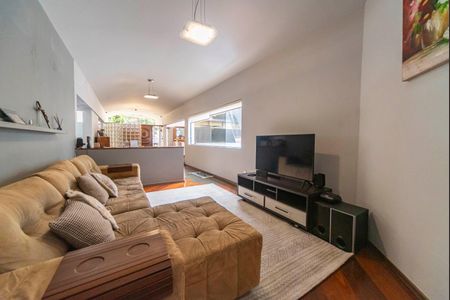 Casa à venda com 420m², 3 quartos e 8 vagasSala de TV