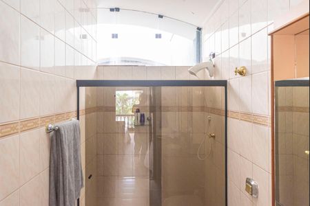 Casa à venda com 420m², 3 quartos e 8 vagasBanheiro do Qaurto 2