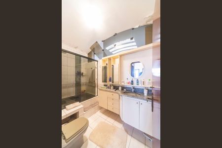 Casa à venda com 420m², 3 quartos e 8 vagasBanheiro do Quarto 3