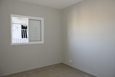 Quarto 1 de apartamento para alugar com 2 quartos, 60m² em Jardim Santo Eduardo, Embu das Artes