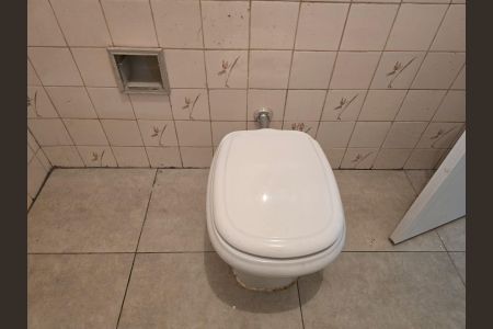 Casa para alugar com 74m², 2 quartos e 2 vagas Casa para alugar com 74m², 2 quartos e 2 vagasBanheiro Social