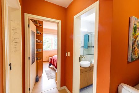 Corredor de apartamento à venda com 2 quartos, 57m² em Cavalhada, Porto Alegre