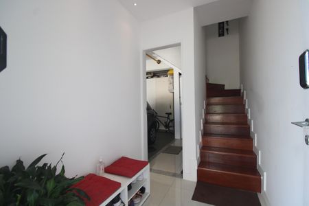 Casa de condomínio à venda com 208m², 4 quartos e 2 vagasEntrada