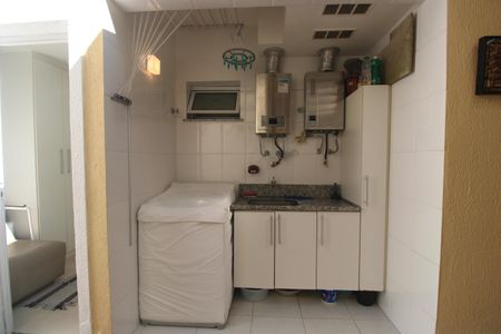 Casa de condomínio à venda com 208m², 4 quartos e 2 vagasÁrea de serviço