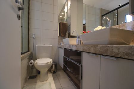 Casa de condomínio à venda com 208m², 4 quartos e 2 vagasBanheiro da suíte 3