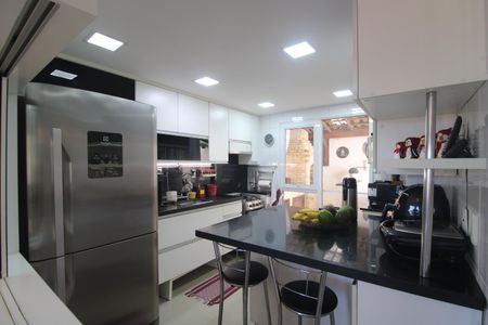 Casa de condomínio à venda com 208m², 4 quartos e 2 vagasCozinha