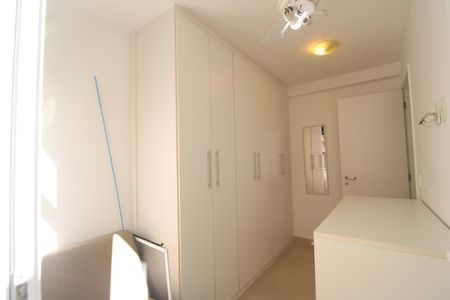 Casa de condomínio à venda com 208m², 4 quartos e 2 vagasÁrea de serviço - Quarto