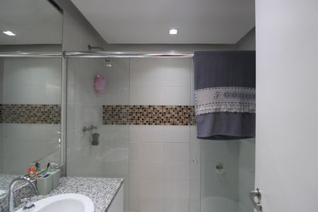 Casa de condomínio à venda com 208m², 4 quartos e 2 vagasBanheiro da suíte 2