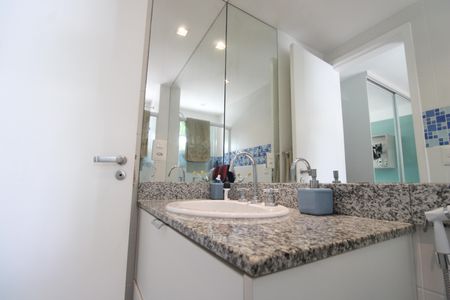 Casa de condomínio à venda com 208m², 4 quartos e 2 vagasBanheiro da suíte 1