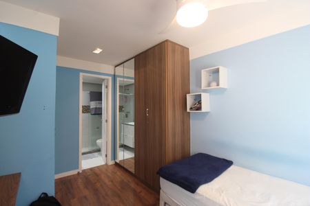 Casa de condomínio à venda com 208m², 4 quartos e 2 vagasSuíte 2