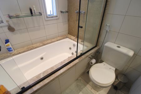 Casa de condomínio à venda com 208m², 4 quartos e 2 vagasBanheiro da suíte 3