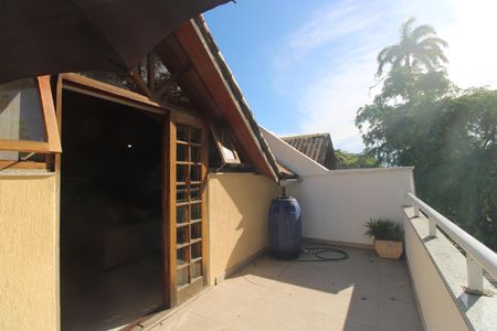 Casa de condomínio à venda com 208m², 4 quartos e 2 vagasSótão - Varanda