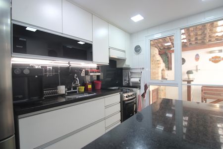 Casa de condomínio à venda com 208m², 4 quartos e 2 vagasCozinha