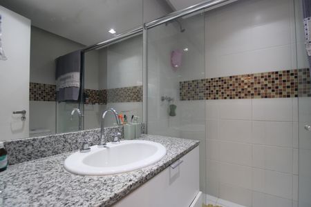 Casa de condomínio à venda com 208m², 4 quartos e 2 vagasBanheiro da suíte 2