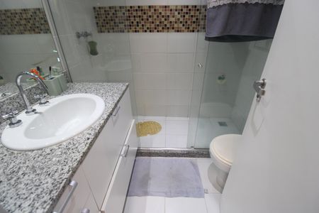 Casa de condomínio à venda com 208m², 4 quartos e 2 vagasBanheiro da suíte 2