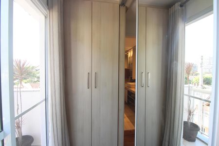 Casa de condomínio à venda com 208m², 4 quartos e 2 vagasSuíte 3 - Sapateira, closet e banheiro