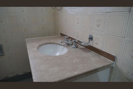 Casa à venda com 250m², 2 quartos e 1 vagaBanheiro 1