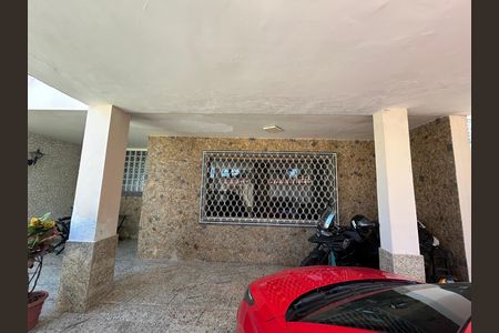 Casa à venda com 473m², 5 quartos e 3 vagasFachada