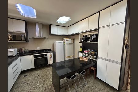 Casa à venda com 473m², 5 quartos e 3 vagasCozinha