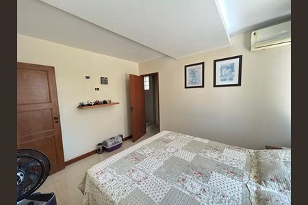 Casa à venda com 473m², 5 quartos e 3 vagasSuíte 1