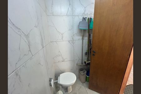 Casa à venda com 473m², 5 quartos e 3 vagasBanheiro Social 1