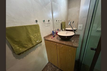 Casa à venda com 473m², 5 quartos e 3 vagasBanheiro Social 2