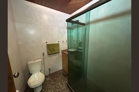 Casa à venda com 473m², 5 quartos e 3 vagasBanheiro Social 2