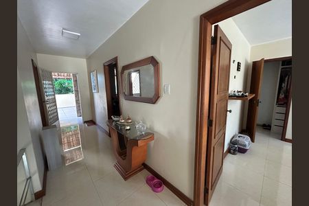 Casa à venda com 473m², 5 quartos e 3 vagasCorredor