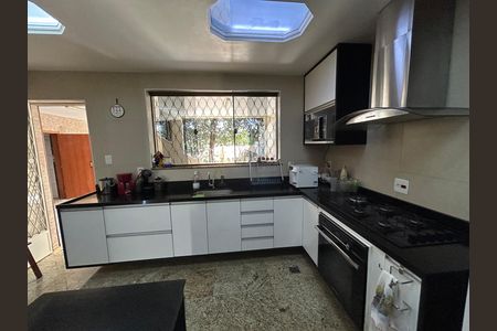 Casa à venda com 473m², 5 quartos e 3 vagasCozinha