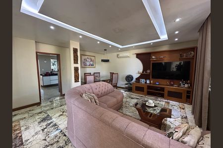 Casa à venda com 473m², 5 quartos e 3 vagasSala