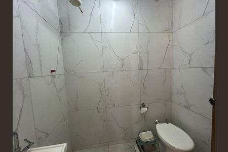 Casa à venda com 473m², 5 quartos e 3 vagasBanheiro Social 1