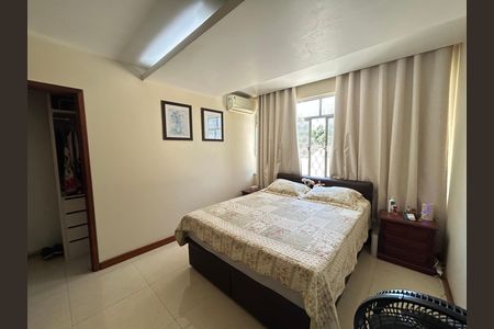 Casa à venda com 473m², 5 quartos e 3 vagasSuíte 1