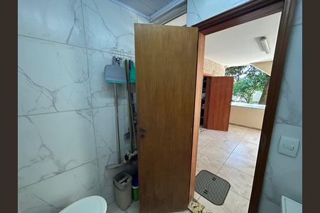 Casa à venda com 473m², 5 quartos e 3 vagasBanheiro Social 1