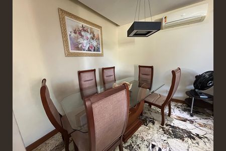 Casa à venda com 473m², 5 quartos e 3 vagasSala